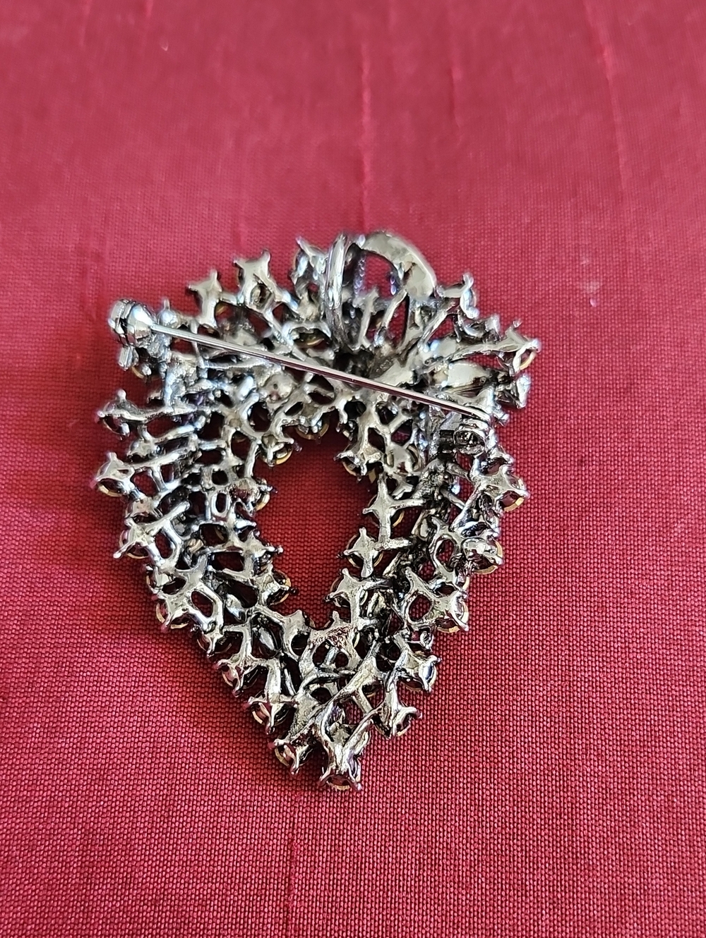 Vintage White Crystal Rhinestone Silver Tone Brooch - Picture 4 of 8